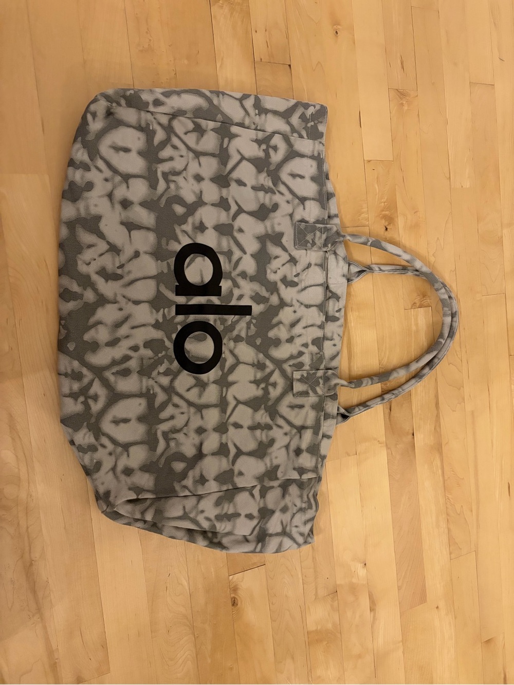 ALO Yoga Gray and White Patterned Tote Bag